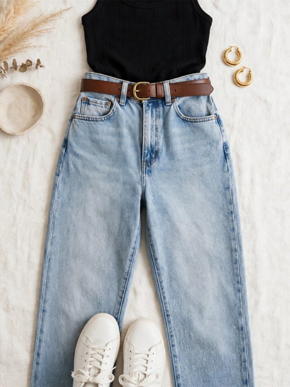 A brand Women's High-Waisted Light Wash Denim Jeans Size M Blue